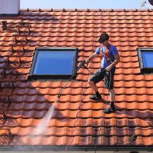 Reinigen van pannendak in Honselersdijk